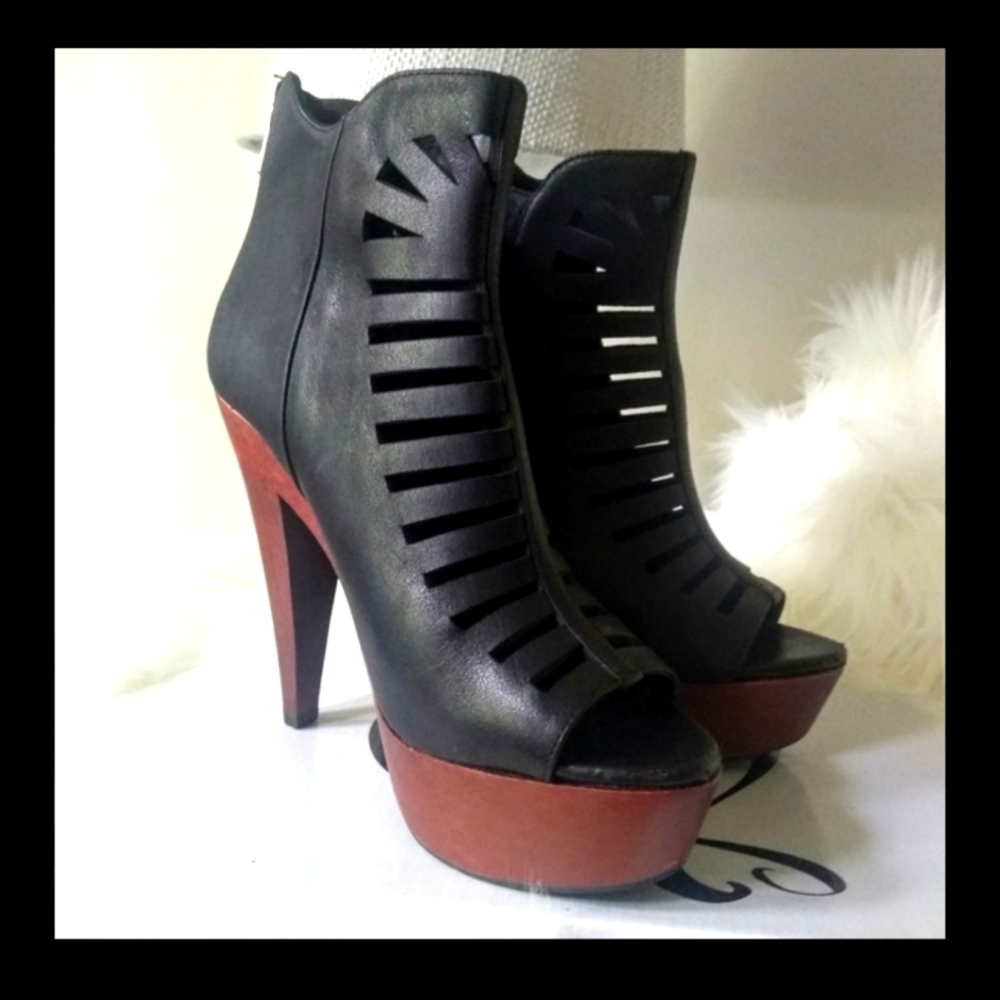 Steve Madden Black Strappy Wooden Heel Gladiator Ankle Boot Sz 7.5